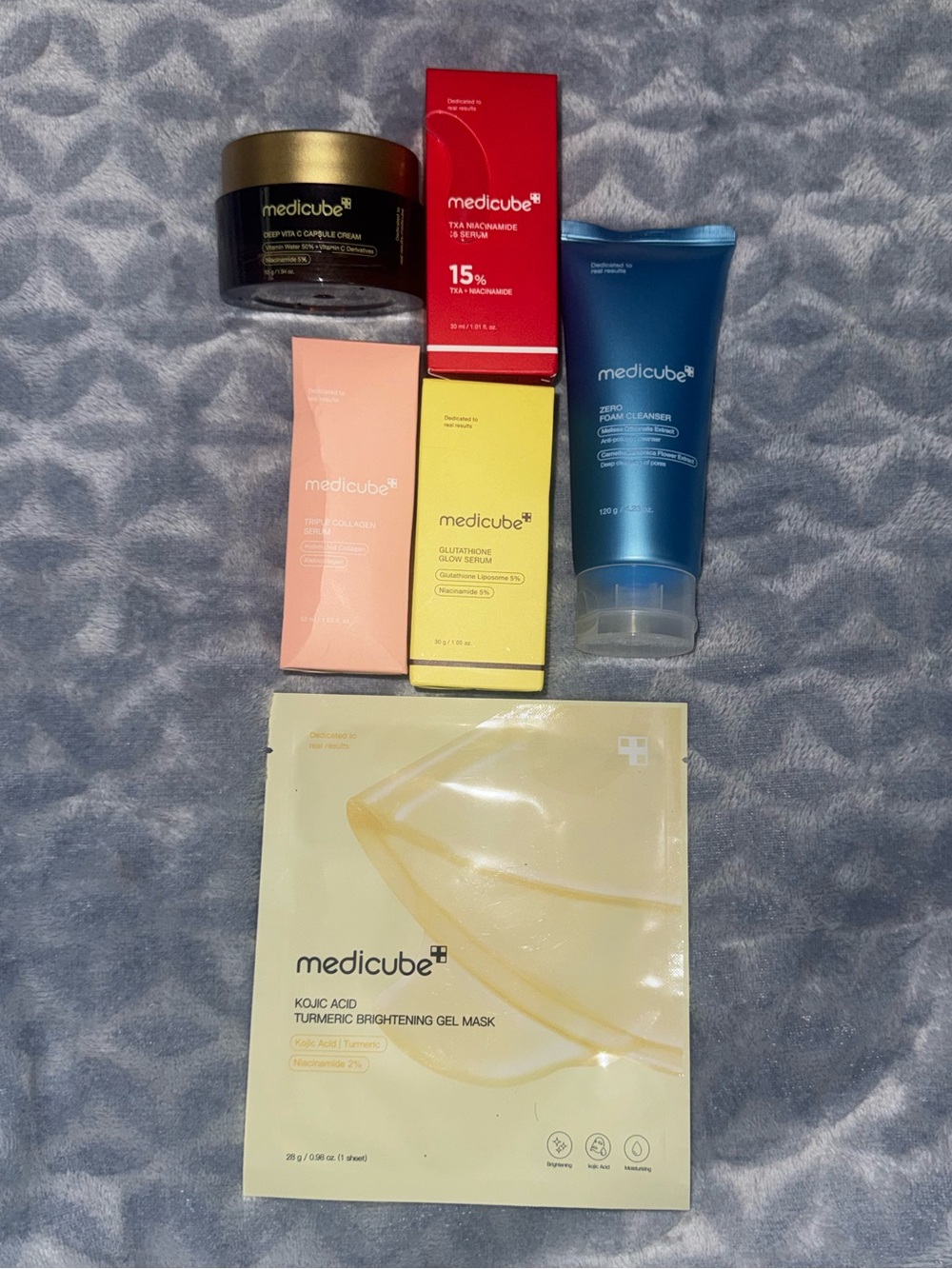 6/ Piece Medicube Skincare Set - exp 2028